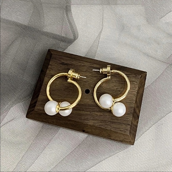 NEW Double Sided Faux Pearl & Gold Hoop Earrings - Picture 4 of 11